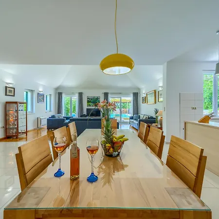 - Heated Pool, Tennis & Sports Complex וילה *