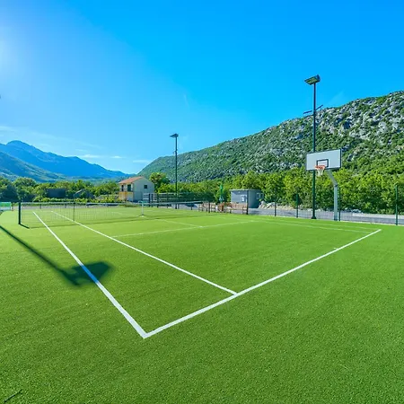 - Heated Pool, Tennis & Sports Complex *