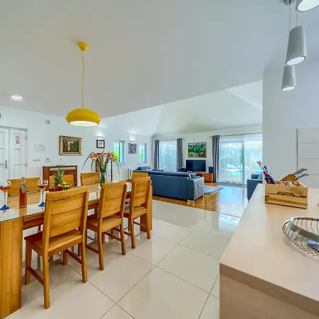 וילה - Heated Pool, Tennis & Sports Complex *