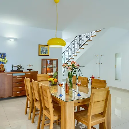 - Heated Pool, Tennis & Sports Complex וילה
