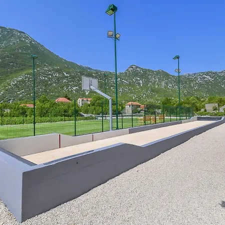 - Heated Pool, Tennis & Sports Complex וילה Župa