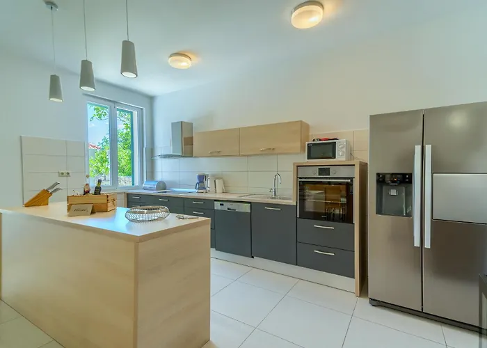 Villa With Heated Pool, Tennis Court & Mini Golf Near Baska Voda Župa